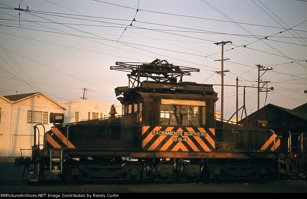 SN 654 at 40th and Shafter yard